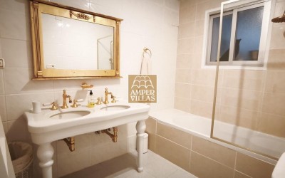 Деревенский дом в Альтеа-ла-Велья, двухэтажный, с несколькими террасами